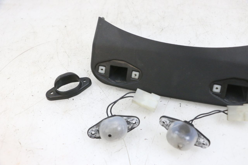 photo de LUCE TARGA PIAGGIO MP3 RL 250 (2006 - 2010) - Dettagli dei punti di fissaggio