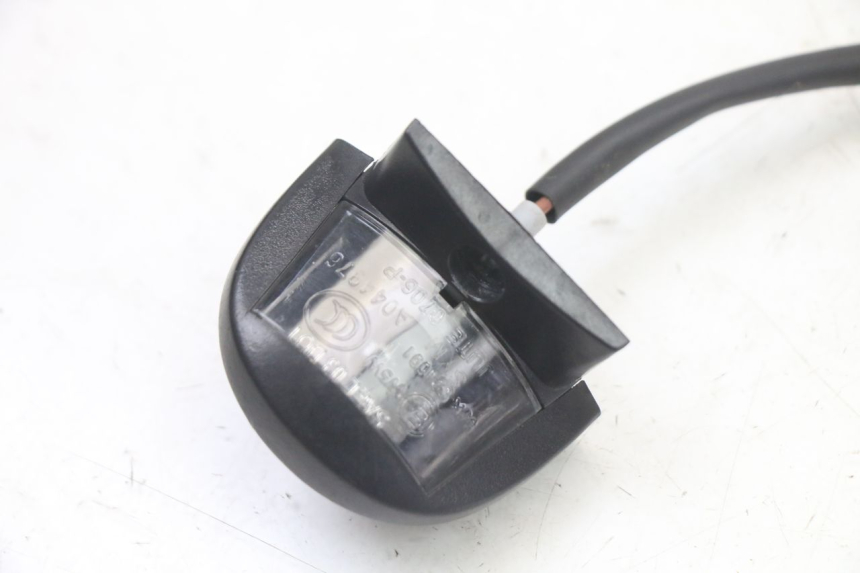 photo de LUCE TARGA PEUGEOT TWEET 4T 50 (2023 - 2025) - Zoom sullo stato d'uso