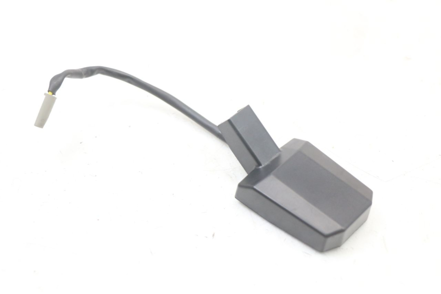 photo de LUCE TARGA ROYAL ENFIELD SCRAM 411 (2022 - 2024) - Primo piano tecnico