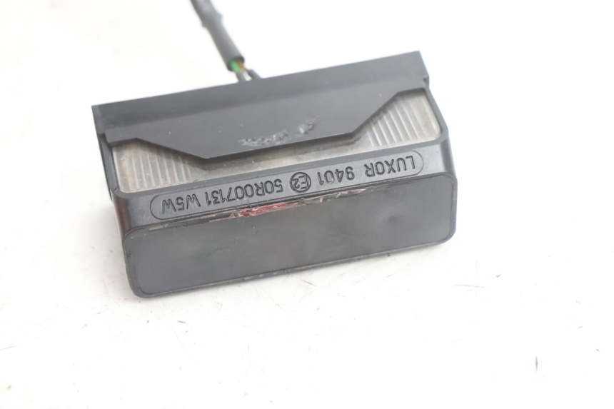photo de LUCE TARGA PEUGEOT VIVACITY 100 (1999 - 2008) - Zoom sullo stato d'uso