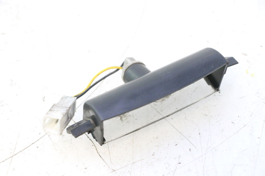 photo de Illuminazione della targa PIAGGIO X8 STREET 125 (2006 - 2007) - Zoom sullo stato d'uso