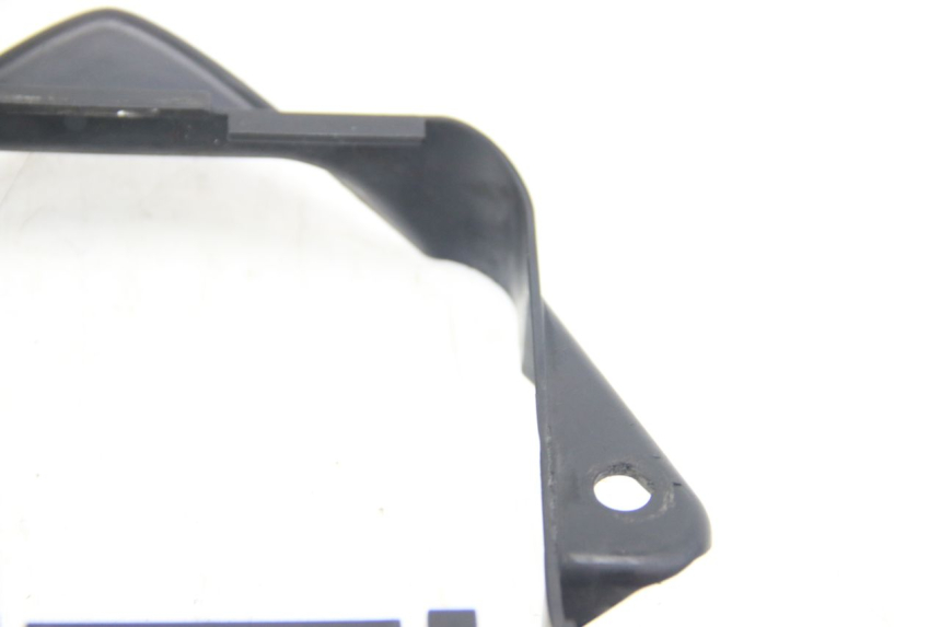 photo de SCUDO RADIATORE SUZUKI SIXTEEN 125 (2008 - 2010) - Dettagli dei punti di fissaggio