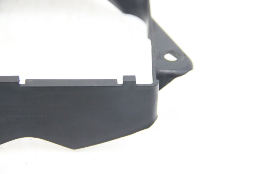 photo de SCUDO RADIATORE SUZUKI SIXTEEN 125 (2008 - 2010) - Stato della superficie e materiale