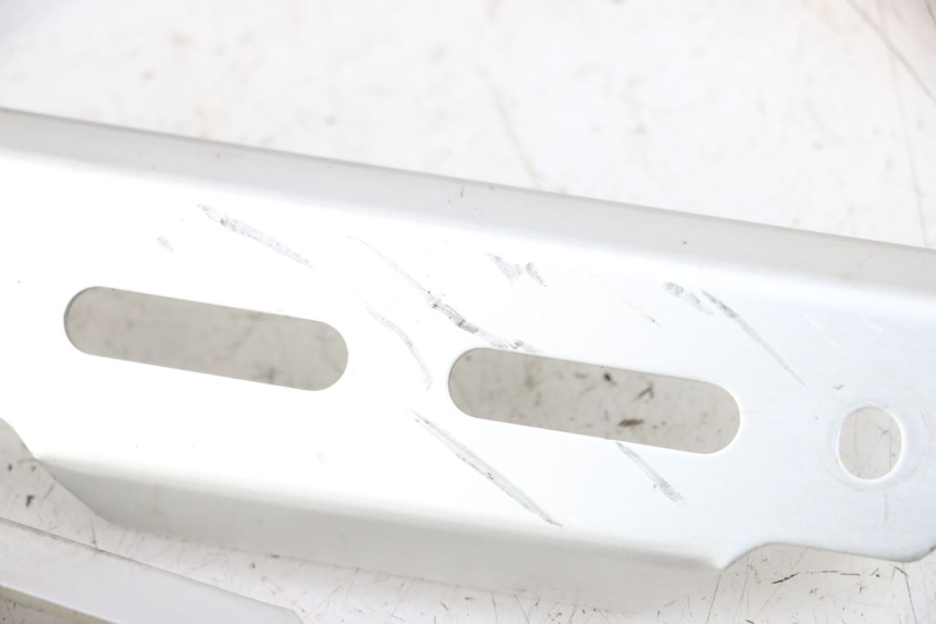 photo de SCUDO RADIATORE SUZUKI SV N 650 (1999 - 2002) - Zoom sullo stato d'uso