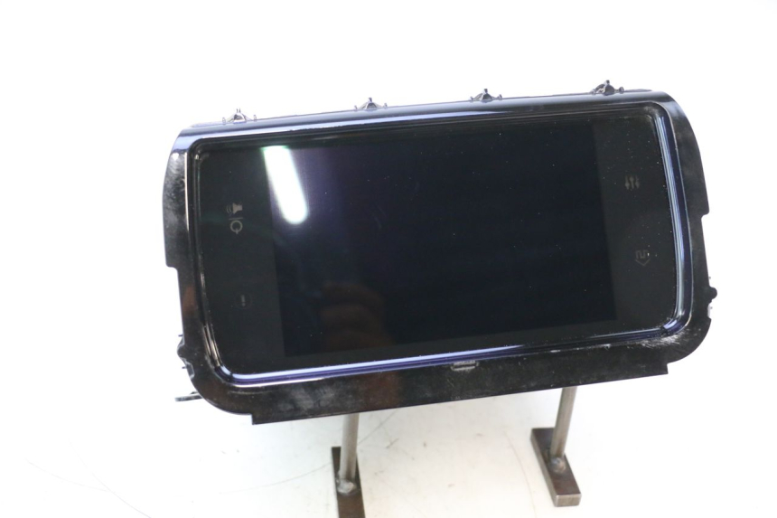 photo de DISPLAY MULTIMEDIALE HARLEY DAVIDSON ROAD GLIDE FLTRXSE 1920 (2018 - 2022) - Dettagli dei punti di fissaggio