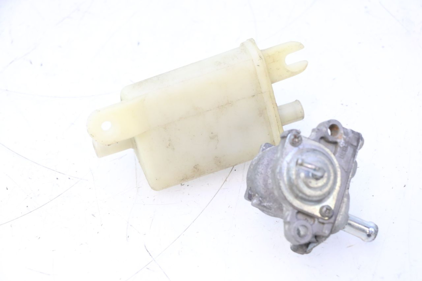 photo de ELETTROVALVOLA CANISTER YAMAHA YP MAJESTY 125 (2007 - 2010) - Altra angolazione