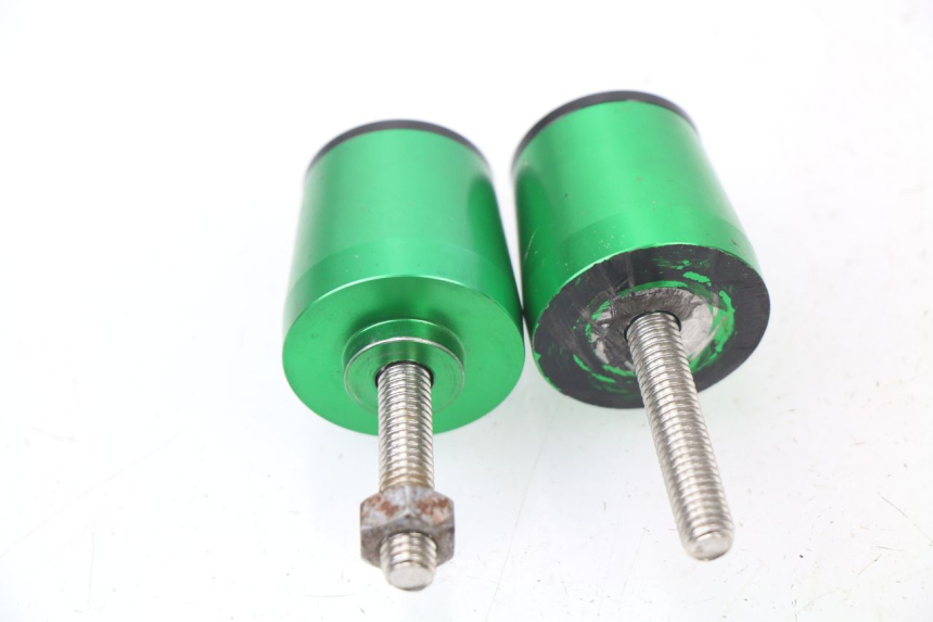 photo de Punta del manubrio SUZUKI GSF N BANDIT 600 (1996 - 1999) - Zoom sullo stato d'uso