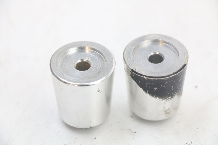 photo de TERMINALI MANUBRIO SUZUKI GSR 750 (2011 - 2017) - Primo piano tecnico