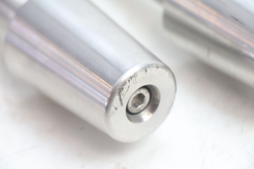 photo de PUNTA MANUBRIO PEUGEOT SATELIS 125 (2006 - 2009) - Stato della superficie e materiale