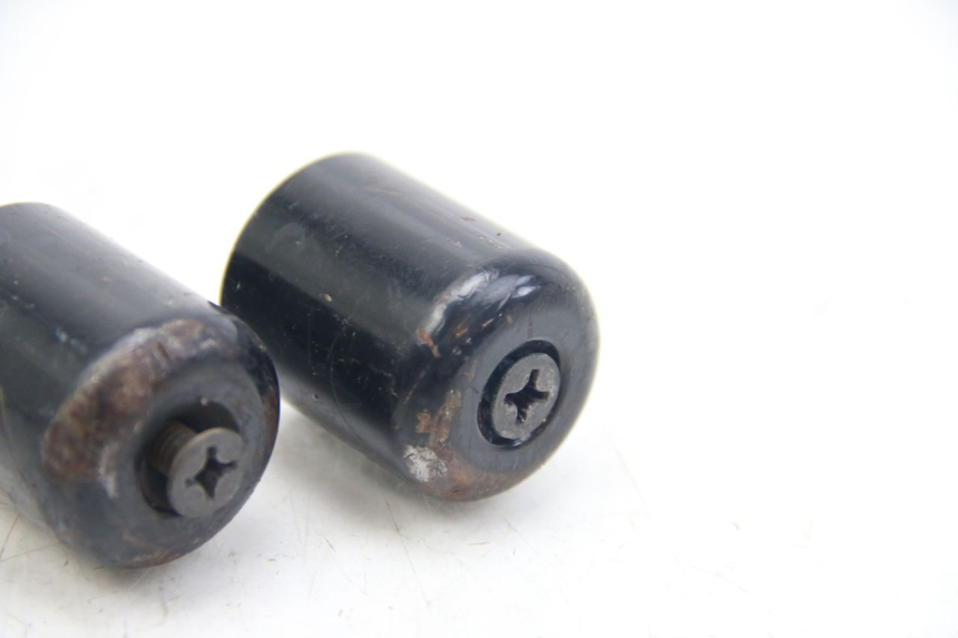 photo de PUNTA DEL MANUBRIO SUZUKI SIXTEEN 125 (2008 - 2010) - Dettaglio del componente