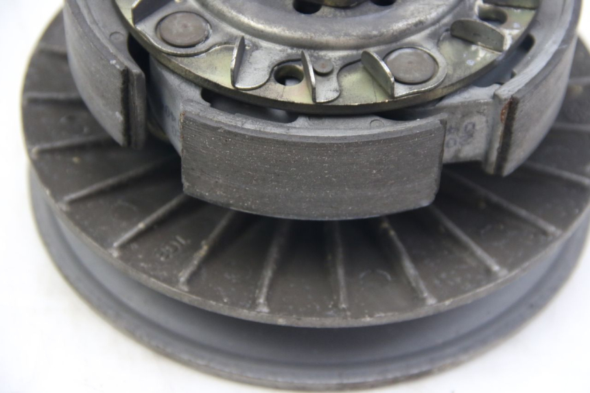 photo de FRIZIONE APRILIA ATLANTIC 500 (2002 - 2003) - Primo piano tecnico