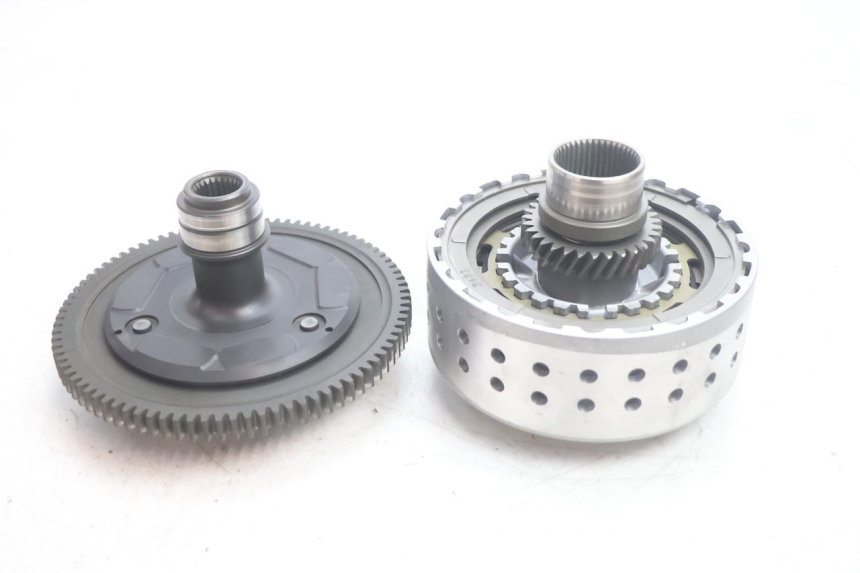 photo de FRIZIONE SUZUKI BURGMAN EXECUTIVE ABS 650 (2006 - 2012) - Caratteristiche distintive