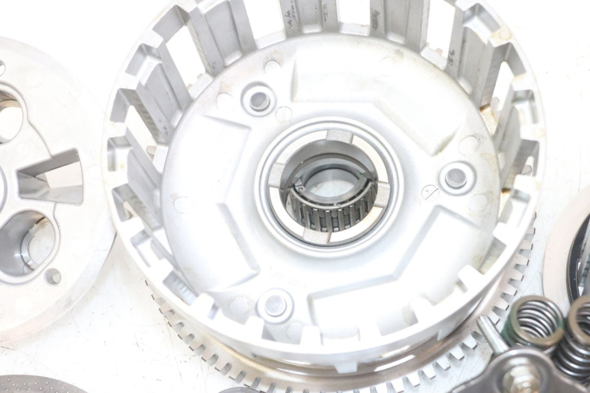 photo de FRIZIONE HONDA CB R 1000 (2018 - 2023) - Primo piano tecnico