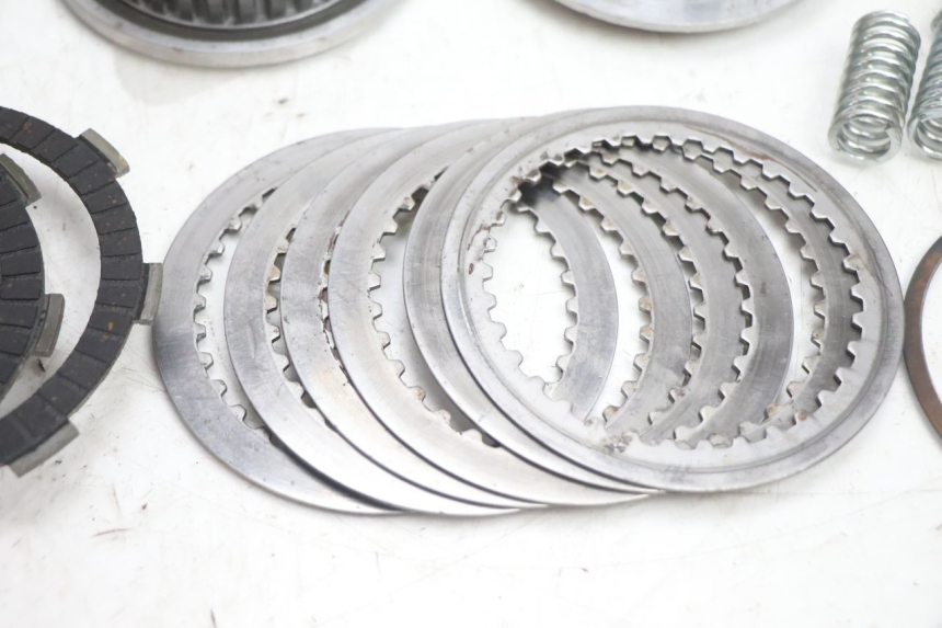 photo de FRIZIONE HONDA CB TWO FIFTY 250 (1991 - 2002) - Zoom sullo stato d'uso