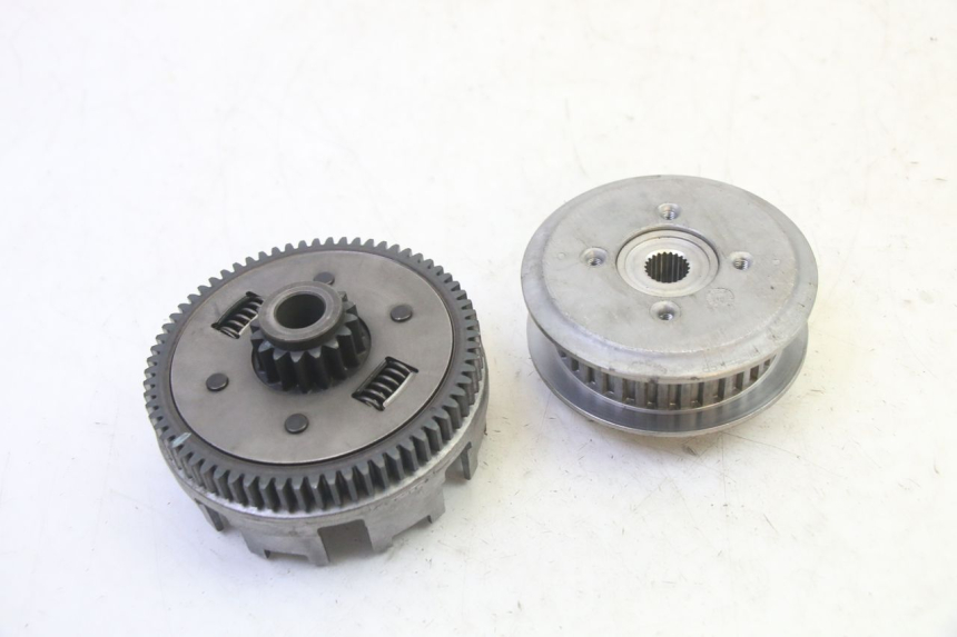 photo de FRIZIONE HONDA CBF 125 (2009 - 2015) - Primo piano ad alta risoluzione