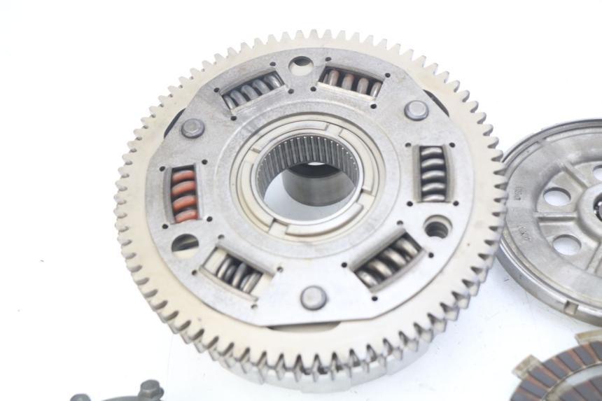 photo de FRIZIONE YAMAHA FJR ABS 1300 (2006 - 2012) - Primo piano tecnico