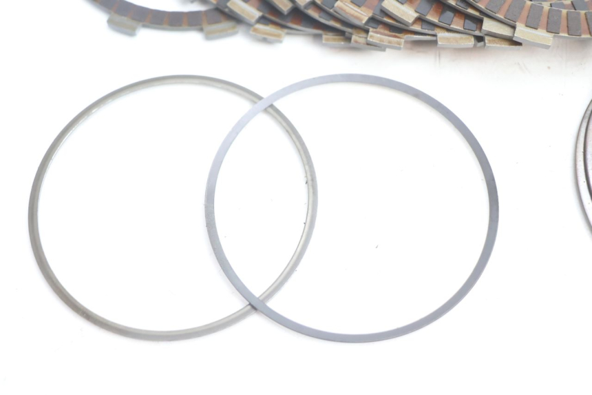photo de FRIZIONE SUZUKI GSF N BANDIT 1200 (2001 - 2005) - Caratteristiche distintive