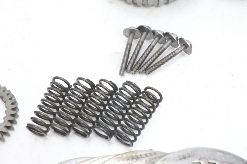 photo de FRIZIONE SUZUKI GSR 600 (2005 - 2012) - Altra vista dell'articolo