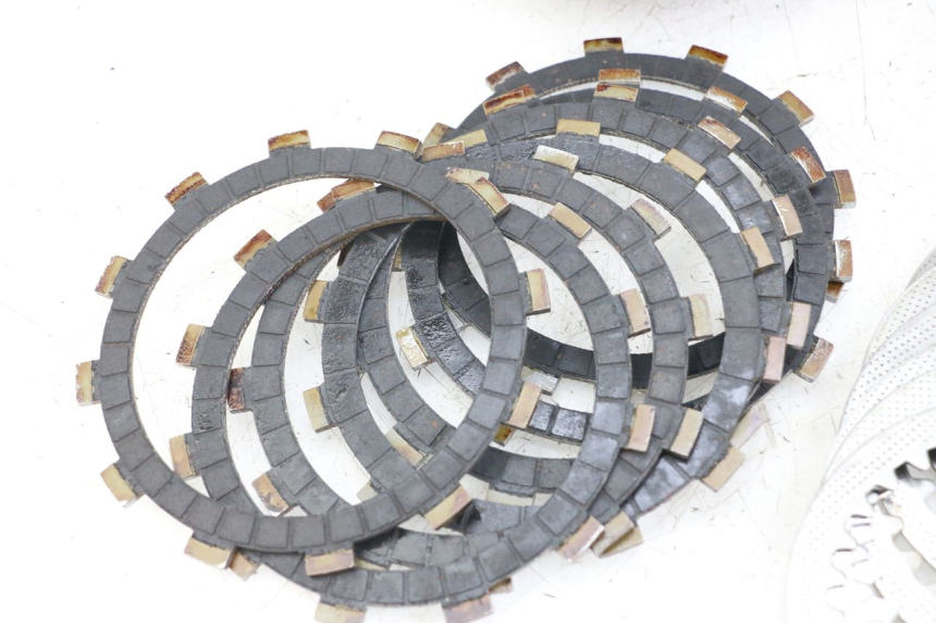 photo de FRIZIONE SUZUKI GSX E 250 (1982 - 1983) - Focus sulla struttura