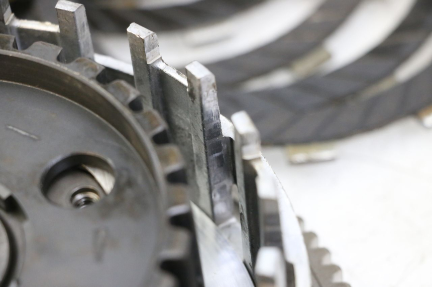 photo de FRIZIONE KAWASAKI GTR 1000 (1994 - 2004) - Dettagli dei punti di fissaggio