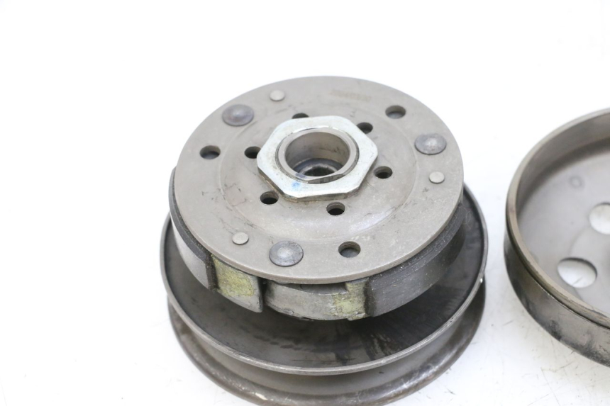 photo de FRIZIONE PEUGEOT KISBEE 4T 50 (2010 - 2017) - Altra angolazione