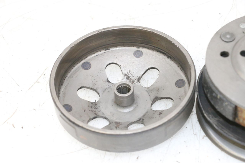 photo de FRIZIONE PEUGEOT KISBEE 4T 50 (2018 - 2022) - Altra angolazione