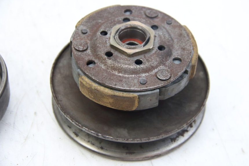 photo de FRIZIONE APRILIA SCARABEO 4T 50 (2009 - 2017) - Primo piano tecnico