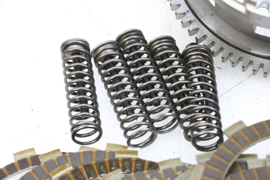 photo de FRIZIONE SUZUKI GSR 750 (2011 - 2017) - Angolazione alternativa