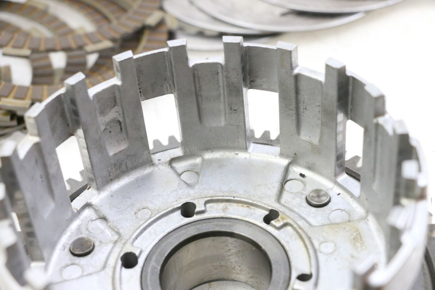 photo de FRIZIONE SUZUKI GSR 750 (2011 - 2017) - Dettagli dei punti di fissaggio