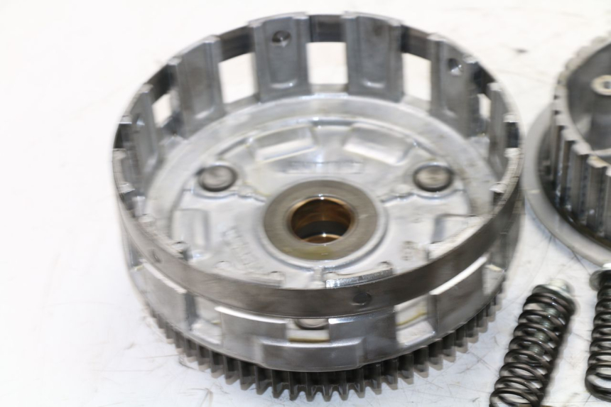 photo de Frizione SUZUKI SFV GLADIUS 650 (2009 - 2015) - Primo piano ad alta risoluzione