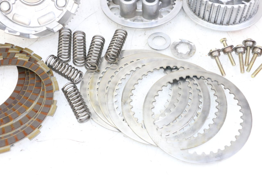 photo de FRIZIONE SUZUKI SV S 650 (1999 - 2002) - Angolazione alternativa