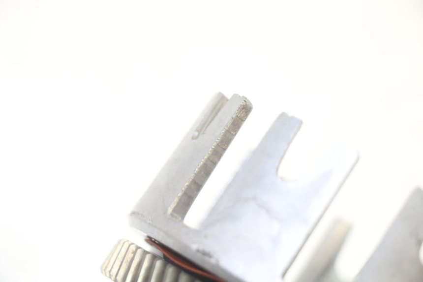 photo de FRIZIONE YAMAHA TDR DELTABOX 125 (1997 - 2003) - Primo piano tecnico