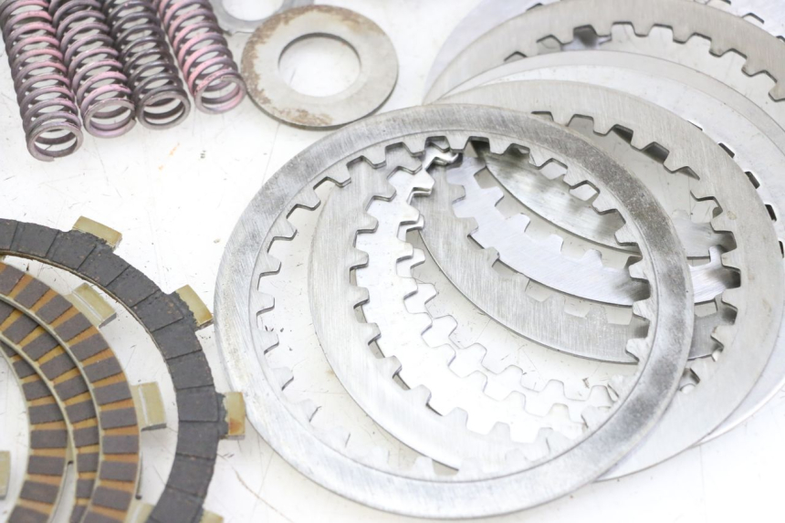 photo de FRIZIONE YAMAHA FZ6 FAZER S2 600 (2007 - 2011) - Panoramica del profilo