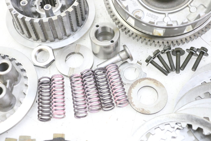 photo de FRIZIONE YAMAHA FZ6 FAZER S2 600 (2007 - 2011) - Altra angolazione