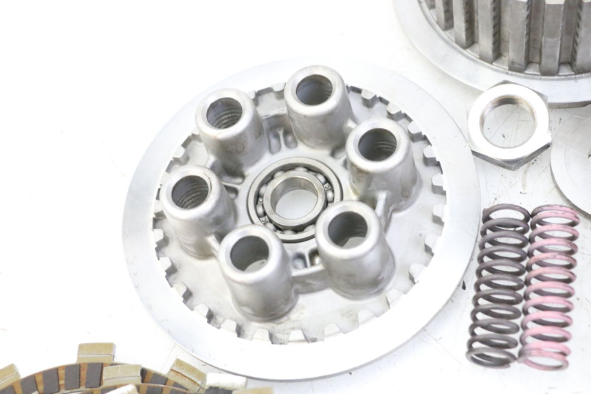 photo de FRIZIONE YAMAHA FZ6 FAZER S2 600 (2007 - 2011) - Primo piano tecnico