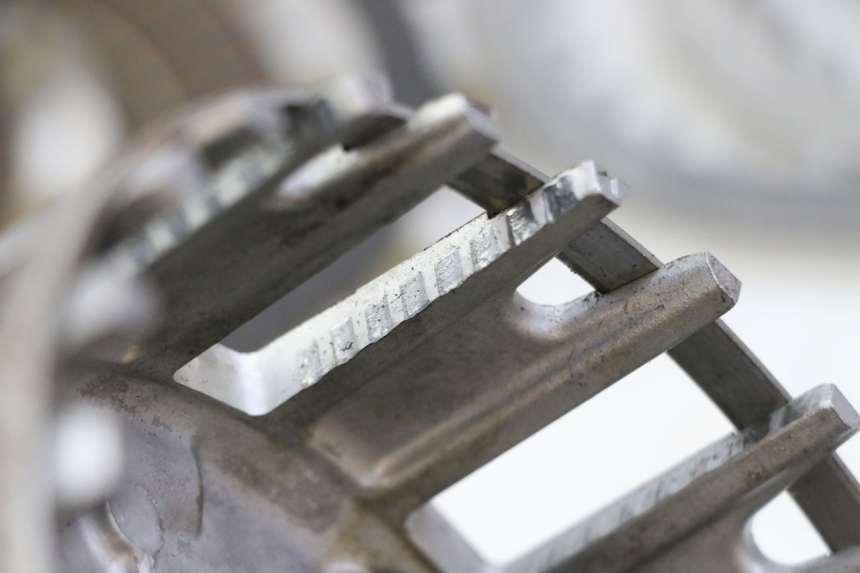 photo de FRIZIONE YAMAHA FZ6 FAZER S2 600 (2007 - 2011) - Stato della superficie e materiale