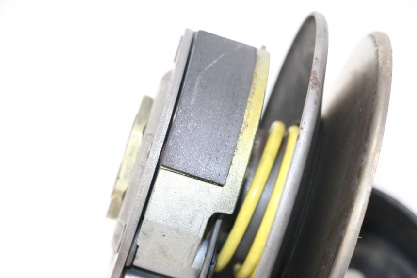 photo de FRIZIONE YAMAHA YP MAJESTY 125 (2002 - 2006) - Primo piano tecnico