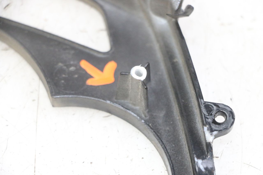 photo de CONTACHILOMETRI CARENA PIAGGIO IE MP3 YOURBAN 300 (2011 - 2016) - Dettagli dei punti di fissaggio