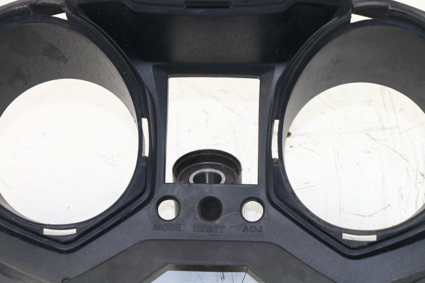 photo de Cornice del contachilometri KAWASAKI J300 300 (2014 - 2017) - Zoom sullo stato d'uso