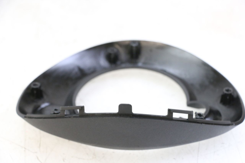 photo de Cornice del contachilometri MBK OVETTO ONE 2T 50 (2013 - 2017) - Dettaglio del componente