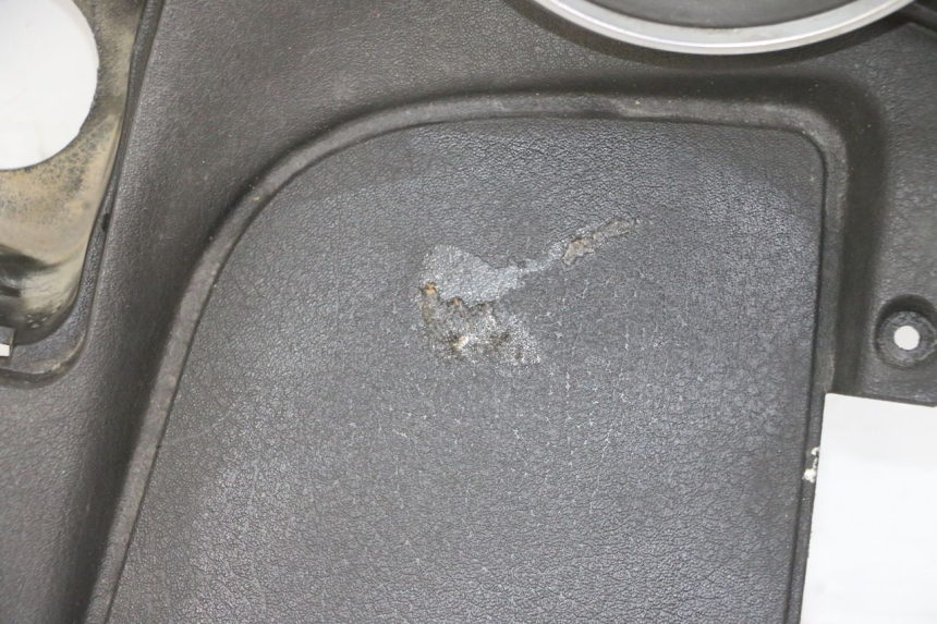 photo de CONTACHILOMETRI CARENA PIAGGIO MP3 LT 300 (2010 - 2016) - Stato della superficie e materiale