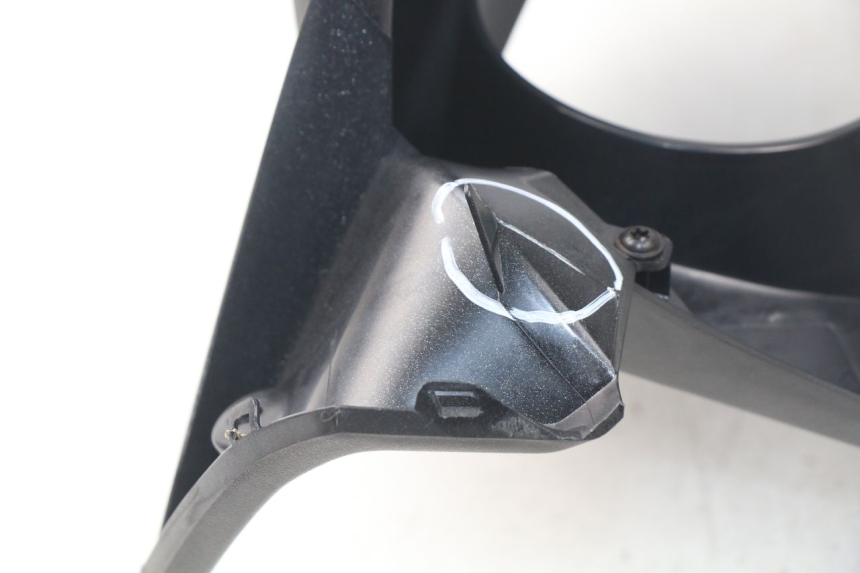 photo de Cornice del contachilometri PEUGEOT SATELIS 125 (2006 - 2009) - Zoom sullo stato d'uso