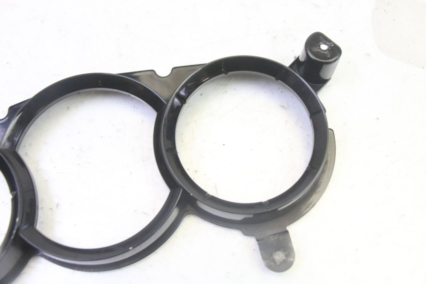 photo de Cornice del contachilometri PEUGEOT SATELIS 125 (2013 - 2018) - Zoom sullo stato d'uso