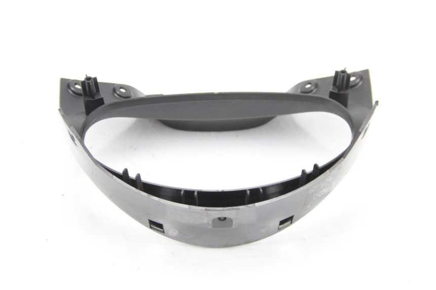 photo de Cornice del contachilometri SUZUKI UC EPICURO 125 (1999 - 2003) - Zoom sullo stato d'uso