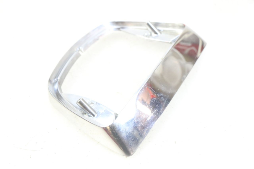 photo de CONTORNO LUCE POSTERIORE PIAGGIO VESPA LX 2T 50 (2005 - 2013) - Dettaglio del componente