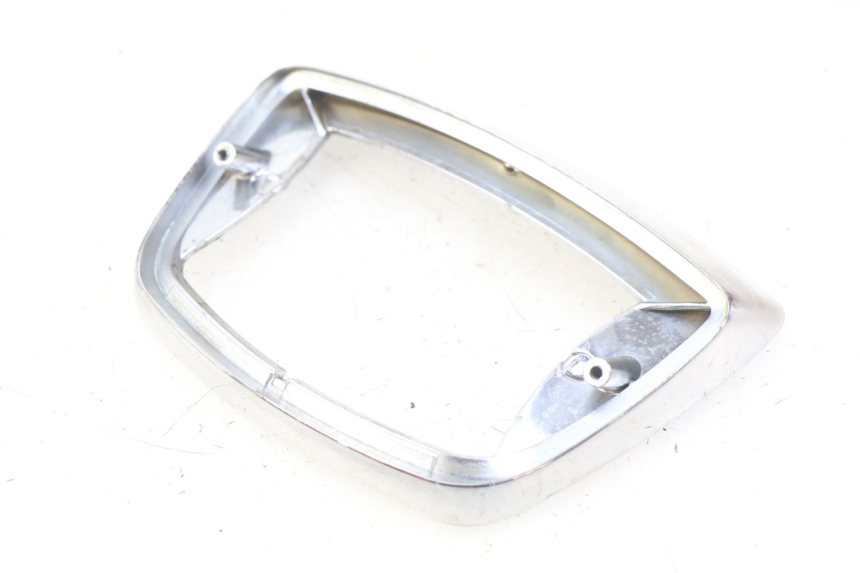 photo de CONTORNO LUCE POSTERIORE PIAGGIO VESPA LX 2T 50 (2005 - 2013) - Zoom sullo stato d'uso