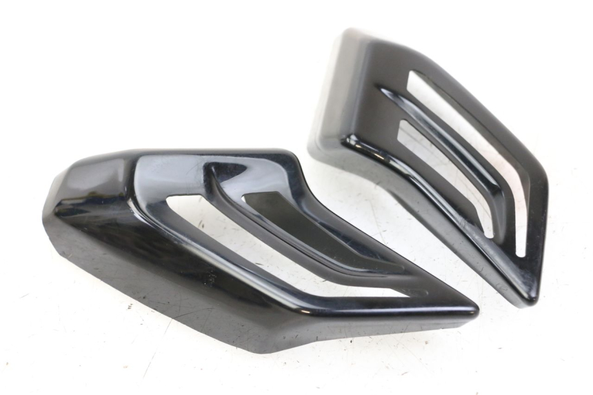 photo de COPERCHIO FANALE POSTERIORE YAMAHA YP T-MAX TMAX 530 (2017 - 2020) - Altra angolazione