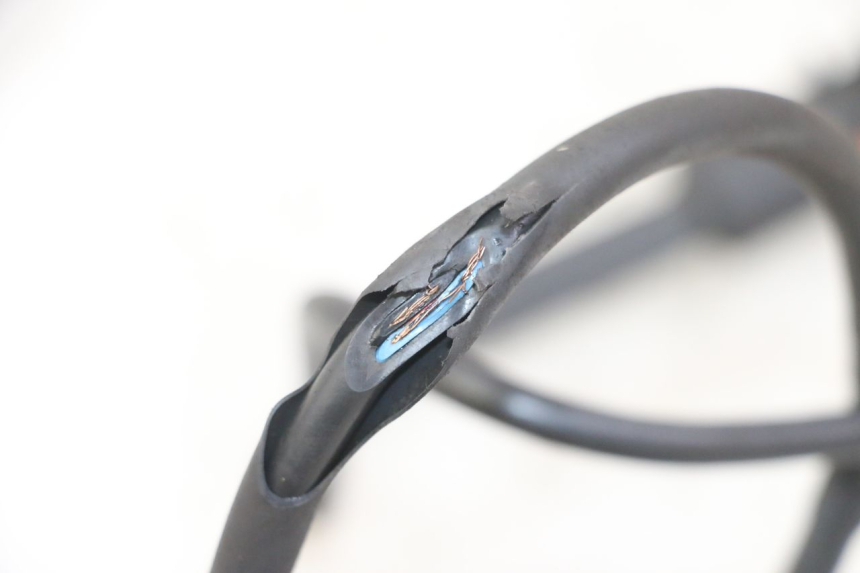 photo de TACHIMETRO RINVIO PEUGEOT ELYSTAR 125 (2002 - 2007) - Dettagli dei punti di fissaggio