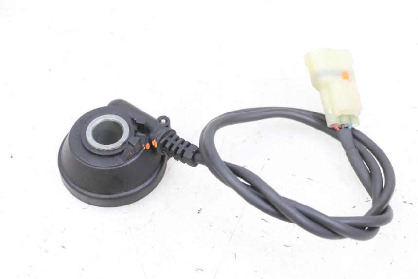 photo de ENTRATORE CONTACHILOMETRI YAMAHA XMAX X-MAX 125 (2006 - 2009) - Dettagli dei punti di fissaggio