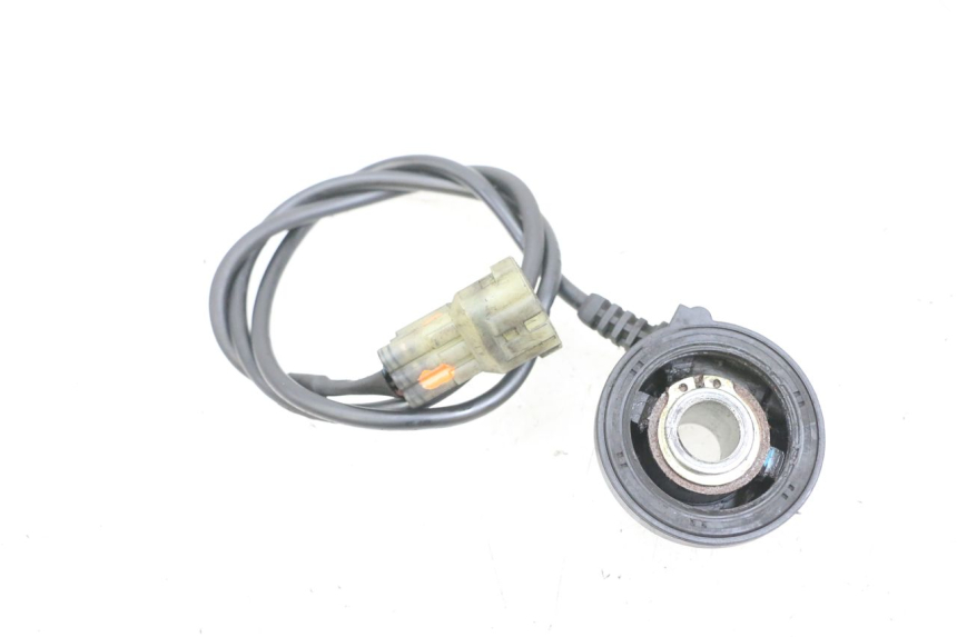 photo de ENTRATORE CONTACHILOMETRI YAMAHA XMAX X-MAX 125 (2006 - 2009) - Dettagli dei punti di fissaggio